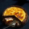 Čokoladno-vaniljeva skutna torta s karamelno skorjo.jpg