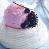 mini-tortice-pavlova-s-sladoledom-in-sadjem