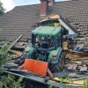 traktor, streha, bale sena.jpg