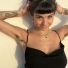 Giorgia Soleri očitno ne sledi modnim trendom ali pa jih želi postaviti ...
