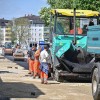 asfaltiranje-ceste, slomškova-ulica, pomgrad, delavci, gradbeni-stroj