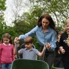 Kate, William in njuni otroci so zavihali rokave in bili dobrodelni.jpg