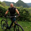 Zoran Poznič na kolesu.jpg