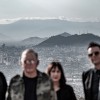 New Order igrajo že od 1980 in še niso upehani. Razen Petra Hooka so tu še vsi originalni člani zase