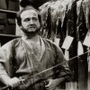 John Belushi kot samuraj Futaba, eden njegovih najboljših likov.