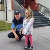 Deklica Zoja obiskala policiste