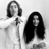 Yoko Ono in John Lennon sta s svojo umetnostjo in mirovnim aktivizmom zaznamovala svet – zdaj je njeno delo znova v središču pozornosti.