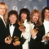 Skupina Aerosmith je ena največjih rock and roll skupin vseh časov s 130 milijoni prodanih plošč. Do