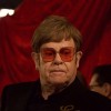 Elton John - Elton John je zdaj priznal, da je na desno oko že povsem oslepel, na levega pa slabo vi
