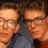 Charlie in Craig Reid, leta 1962 rojena Škotska dvojčka sta duet Proclaimers in igrata precej prepri