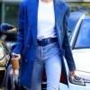 Hailey Bieber, kavbojke, blazer, moda