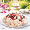 Poletna pavlova z jagodičjem
