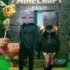 Minecraft - Igra ima veliko oboževalcev, ki so na premiero prišli pripravljeni.