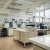 temeljni-kamen-lek-lendava, sandoz, laboratorij-kontrolo-kakovosti, simbolična, farmacija