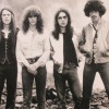 Promocijska fotografija iz leta 1977 – Groham, Robertson, Downey in Lynott