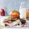 Veganski burger s polpetom iz čičerike