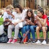 941304_12-_mladina_telefon.jpg