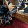 pomoč-na-domu, osebna-asistenca, invalid, tablete, bolniška-postelja