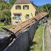hiša, polpriklopnik, hlodi, obdach.jpg