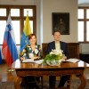 Ministrica za kulturo dr. Asta Vrečko in župan Mestne občine Celje Matija Kovač.