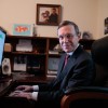 Harvardski astrofizik Avi Loeb trdi, da 3I/ATLAS kaže lastnosti, ki jih pri kometih še nismo opazili – od nenavadne svetlobe do izjemno natančne orbite.