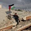 gaza, deček, zastava.jpg