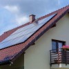 hiša, solarni paneli, fotovoltaika.jpg