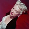 Betty Grable je bila preprost in nezlagan obraz Hollywooda 40-ih v času vojne, ki je znala s svojim
