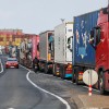 tovornjaki kolona luka koper.jpg