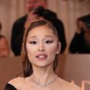 Ariana Grande se že leta spopada z neznanci, ki so ji ukradli ogromno materiala.