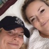 Lindsey Vonn in njena sestra Karin v bolnišnici Ca’ Foncello – tudi v zahtevnih trenutkih nista izgubili smisla za humor.