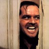 Rojstvo ikoničnega norca. Ker je bil Jack Nicholson v mlajših letih prostovoljni gasilec in je bil s sekiro zelo spreten. Uničil je 60 vrat.