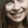 nasmejana ženska