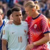 Erling Haaland klian mbappe.jpg
