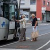 upokojenci, avtobus, čakanje, simbolič, avtobusna-postaja, čakanje-na-avtobus
