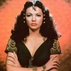 Studii so Gene Tierney radi predstavljali v razkošnih in eksotičnih kostumih, ki so poudarjali njeno