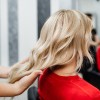 ženska frizura, blond, svetli lasje