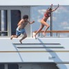 Selena Gomez in Benny Blanco sta z razkošne jahte brez oklevanja skočila v morje