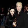 Angelina Jolie in James Haven na zabavi revije Vanity Fair po podelitvi oskarjev leta 2000. Brat in sestra sta si že od nekdaj zelo blizu, njun poljub tistega večera pa je sprožil pravo medijsko norijo.