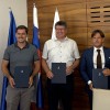 Župan Ivan Molan s predstavnikoma izvajalcev na levi Aleksander Kuhar Pionir gradnje d.o.o. in na desni mag Sergej Murgelj Kostak d.d.jpg