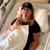 Bret Michaels se je že julija znašel v bolnišnici zaradi ledvičnega kamna, zaradi katerega je moral na operacijo. Kljub bolečinam je pred posegom odpel še tri koncerte.