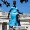 dama-v-modrem, trafalgar-square, tschabalale-self