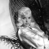 Diana Dors v filmu The Unholy Wife (Grešna žena, 1957), med snemanjem katerega se je zapletla z igra