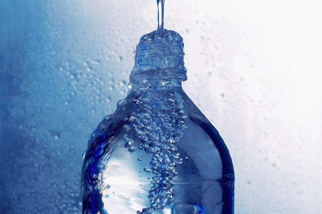 Voda plastenka