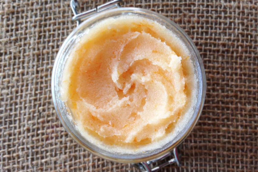 Homemade-Coconut-Oil-Sugar-Scrub-with-Grapefruit1