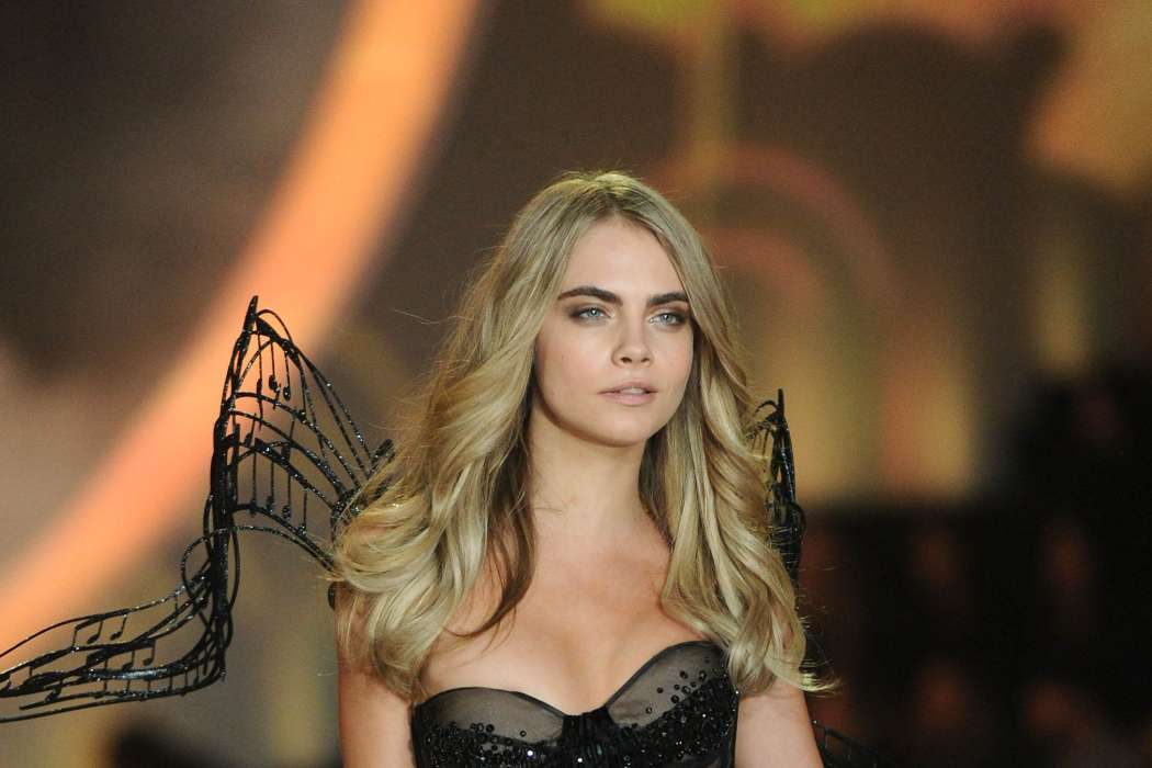 Cara-Delevingne---Victorias-Secret-Fashion-Show-Runway-2013--08