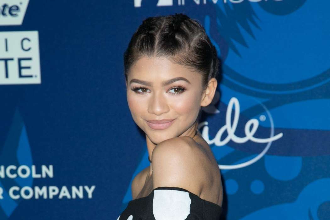 zendaya-2015-essence-black-women-in-music-event_3