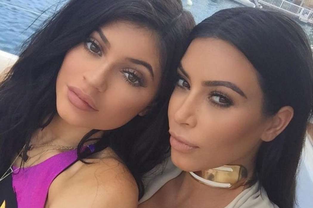 kim-kardashian-vs-kylie-jenner-beauty-matching-lashes-bold-brows