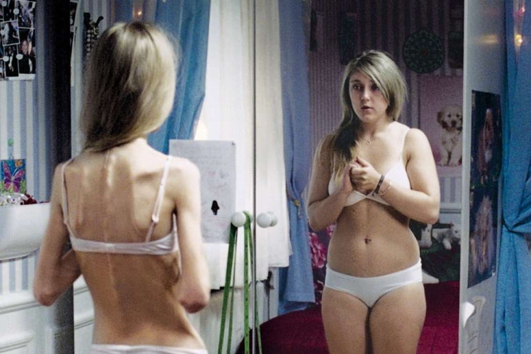 girl-in-mirror