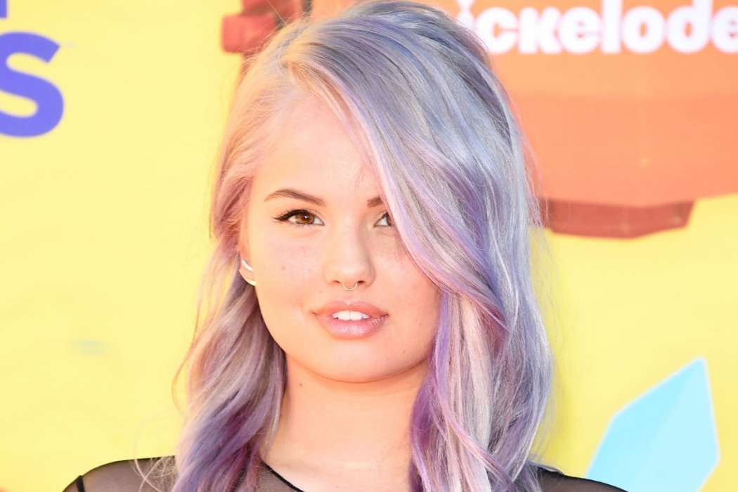 debby-ryan-at-2015-nickelodeon-kids-choice-awards-in-inglewood_11